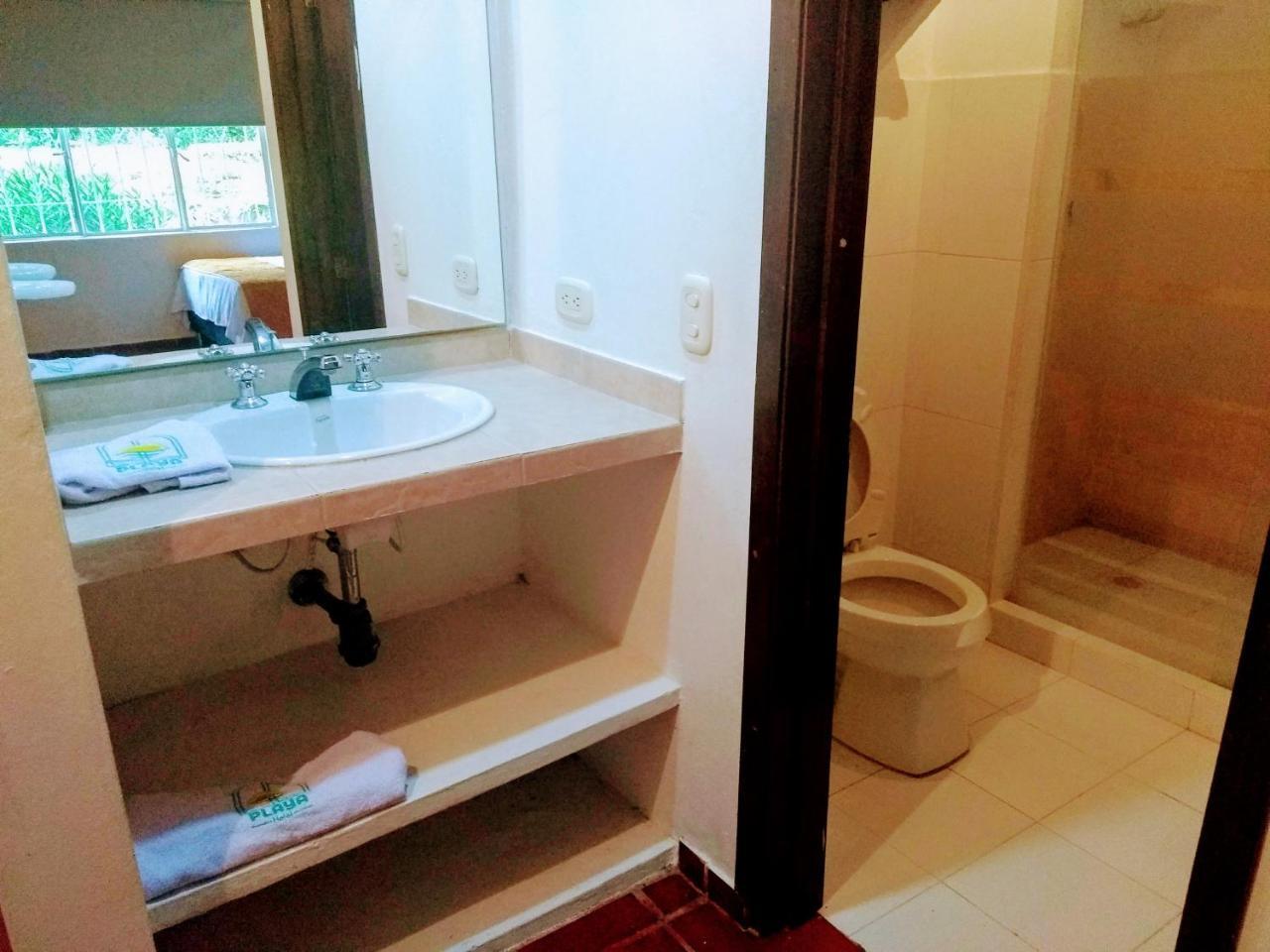 Hotel Playa By Marbar Hoteles Villeta Ngoại thất bức ảnh