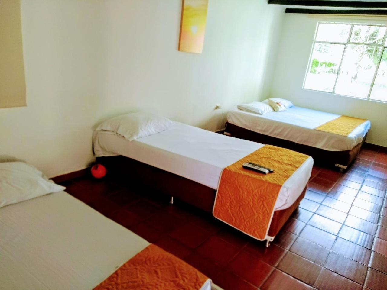 Hotel Playa By Marbar Hoteles Villeta Ngoại thất bức ảnh