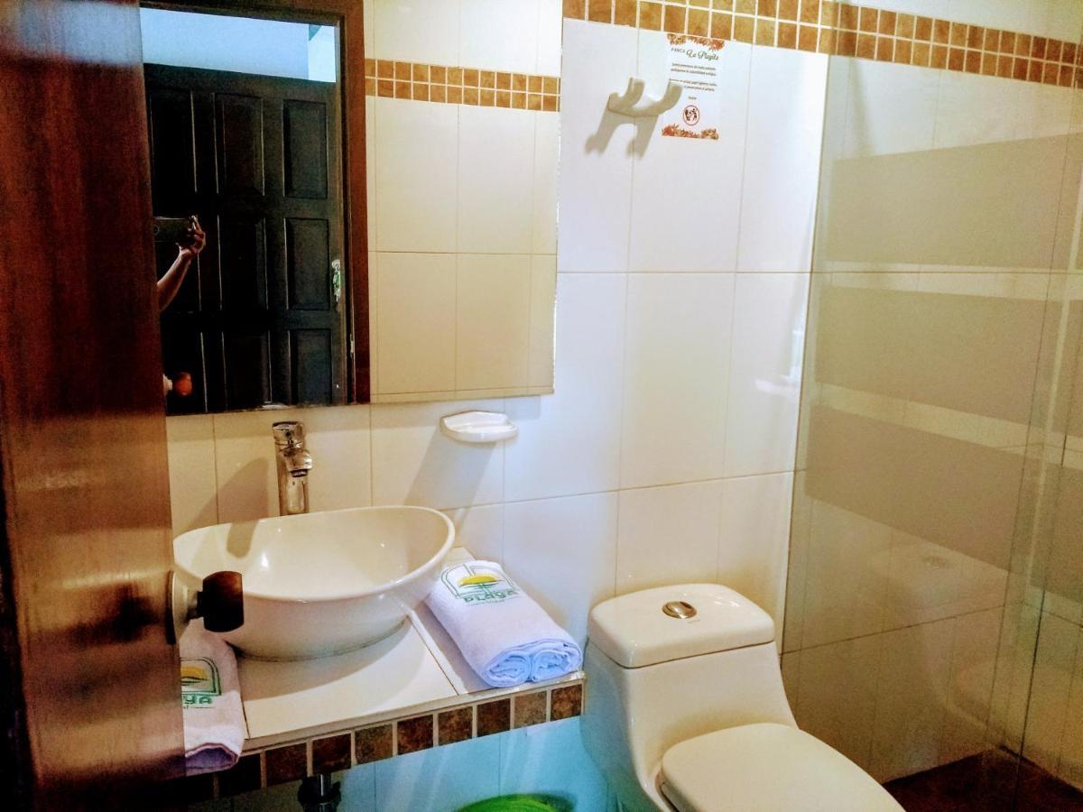 Hotel Playa By Marbar Hoteles Villeta Ngoại thất bức ảnh